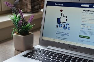 facebook-contro-negazionismo-e-no-vax