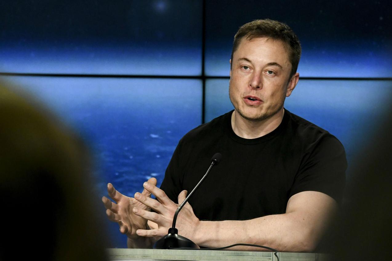 Elon Musk invita a investire con cautela sulle criptovalute