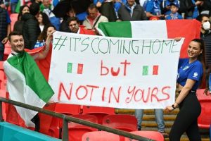 italiani-picchiati-fuori-dallo-stadio