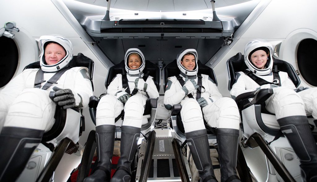 SpaceX: che il turismo spaziale abbia inizio