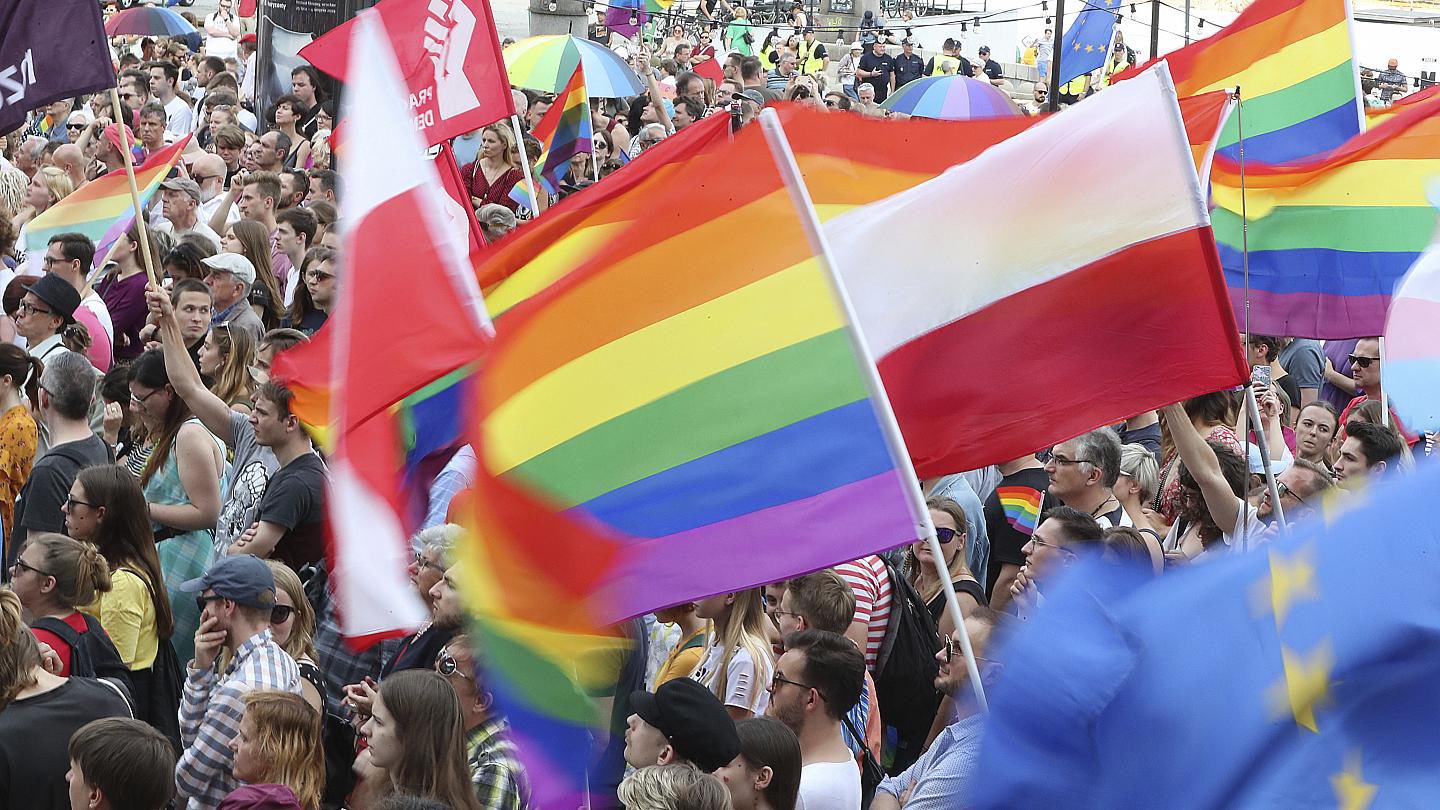 Polonia: tre regioni fanno un passo indietro sulle “LGBT Free-Zones” per non perdere i finanziamenti UE
