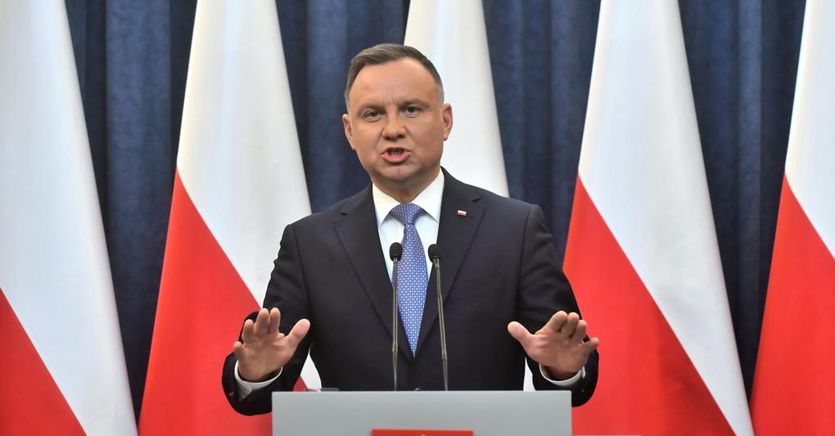 Polonia: Duda blocca la legge contro i media