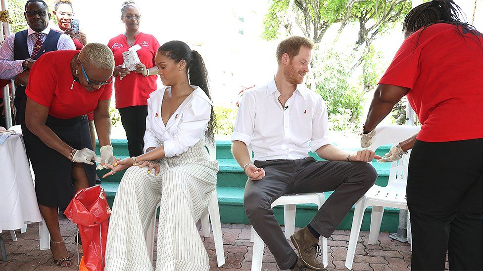 Il Principe Harry sulla scia di Lady Diana: l’invito a fare il test dell’HIV