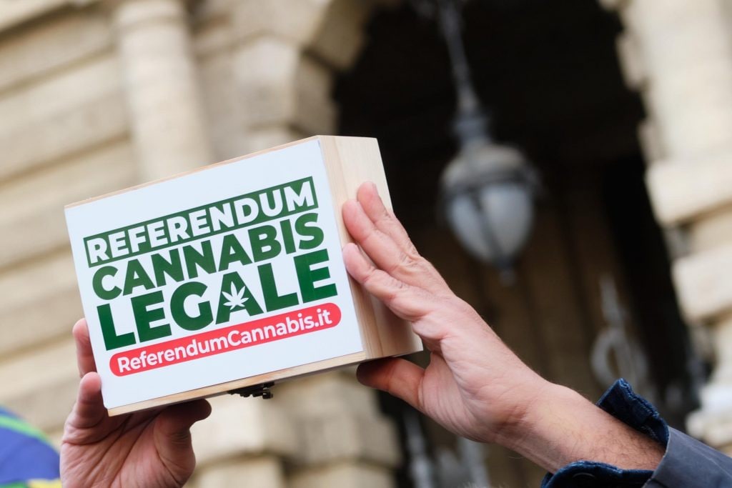 L’Italia che non va avanti: dal DDL Zan alla Cannabis Legale