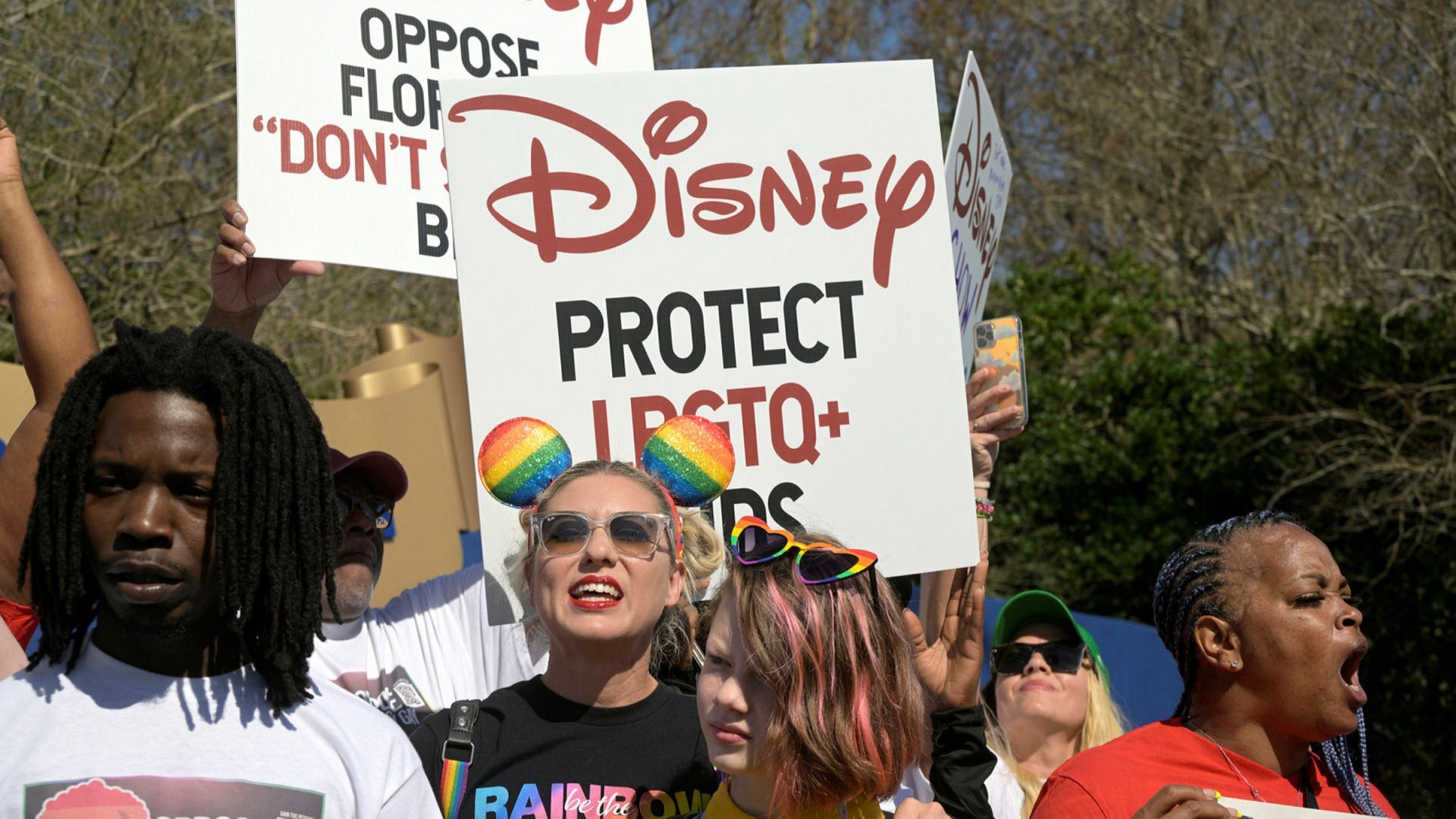 Disney chiede scusa alla comunità LGBT dopo le proteste in seguito alla censura