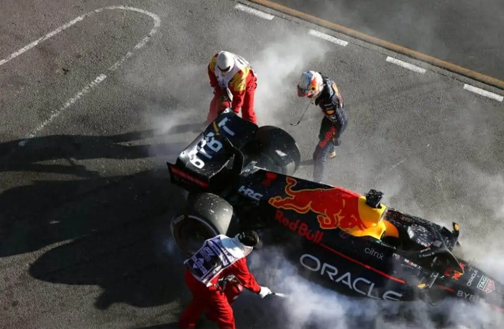 F1, cosa sta succedendo in casa Red Bull? Ancora DNF per Max Verstappen