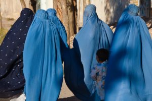 afghanistan-talebani-donne-burqa
