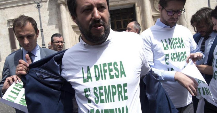 Salvini: “Basta inviare armi in Ucraina”. Eppure è il primo a dire “la difesa è sempre legittima”