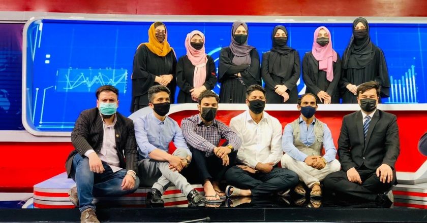 Afghanistan: giornaliste costrette dai talebani a coprirsi il volto