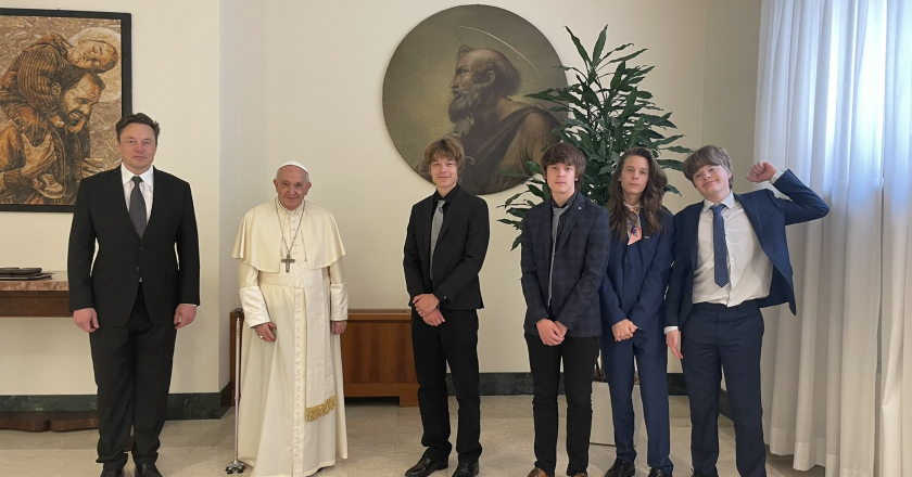 Elon Musk ha incontrato il Papa a Roma