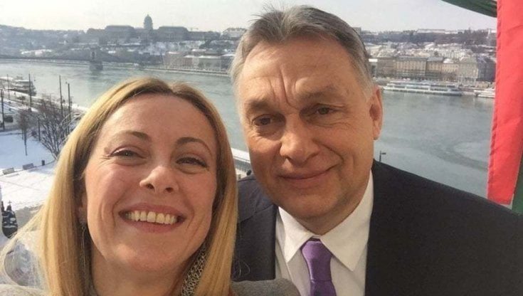 Orbán critica gli Stati Ue con “razze miste”: ecco cosa ha detto l’alleato di Salvini e Meloni