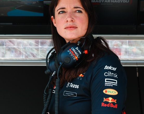 F1, Hannah Schmitz e Iñaki Rueda: diamo un volto alle strategie di Red Bull e Ferrari