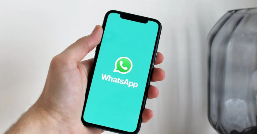 Trentenne adesca 26 bambine su Whatsapp fingendosi un coetaneo