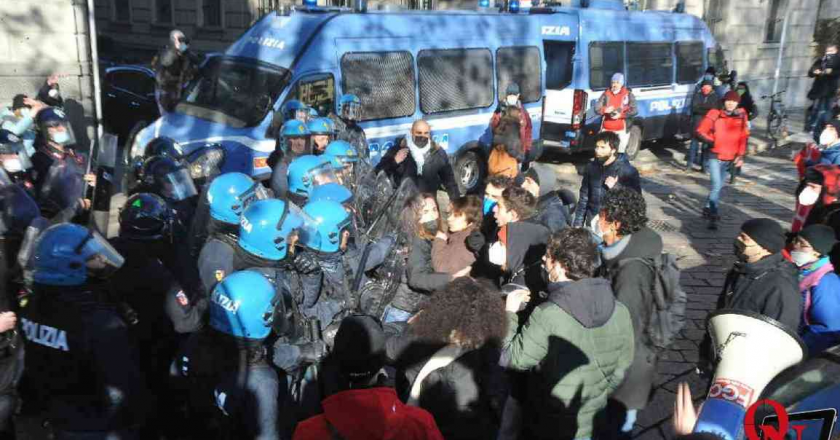 I quattro studenti incensurati che si trovano ai domiciliari da 7 mesi per la manifestazione a Torino