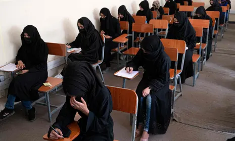 I talebani hanno bandito le donne dalle università