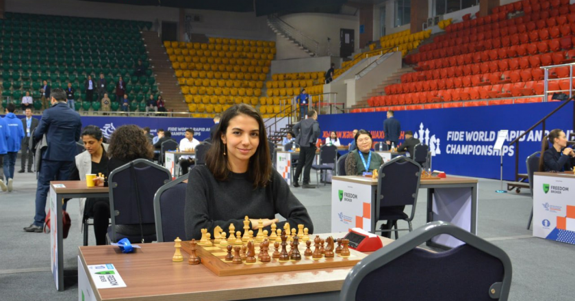 Sara Khadim al-Sharia: la campionessa di scacchi iraniana senza velo ai mondiali