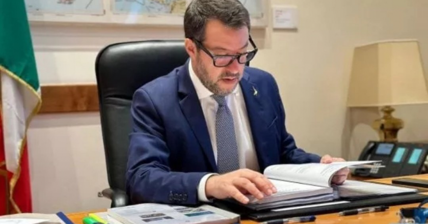 Matteo Salvini contro le valutazioni delle pagelle: “Ci vuole una laurea per capirle” (non come per essere ministro)