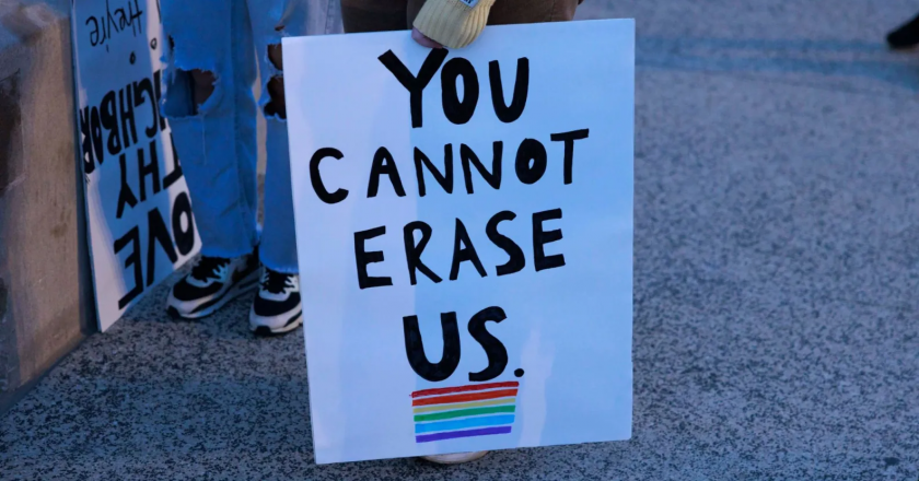 Don’t Say Gay: la Florida approva una nuova legge che vieta alle persone trans di accedere ai bagni