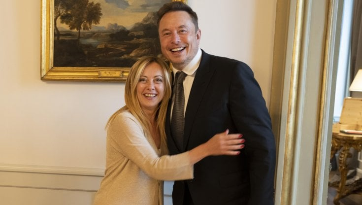 Riccardo Maggi a Elon Musk: “Giorgia Meloni lo considera un criminale”