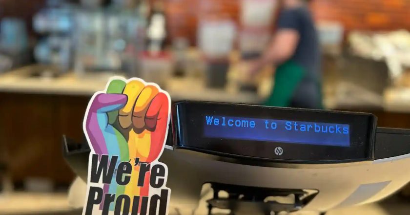 Starbucks ha vietato le decorazioni Pride in alcuni negozi