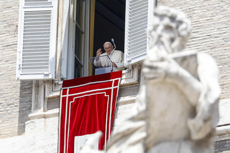 Papa Francesco: “La libertà di espressione non dovrebbe mai essere usata come scusa per offendere gli altri”