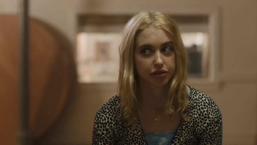 MV5BMTA3ZGIyMWMtMzU1Ni00ZGJiLTg2MDgtZDU5ZWEzMzczNzY5XkEyXkFqcGdeQXRyYW5zY29kZS13b3JrZmxvdw@@._V1_-1024x576 Euphoria 3 e la polemica su Cassie: Chloe Cherry critica la storyline OnlyFans