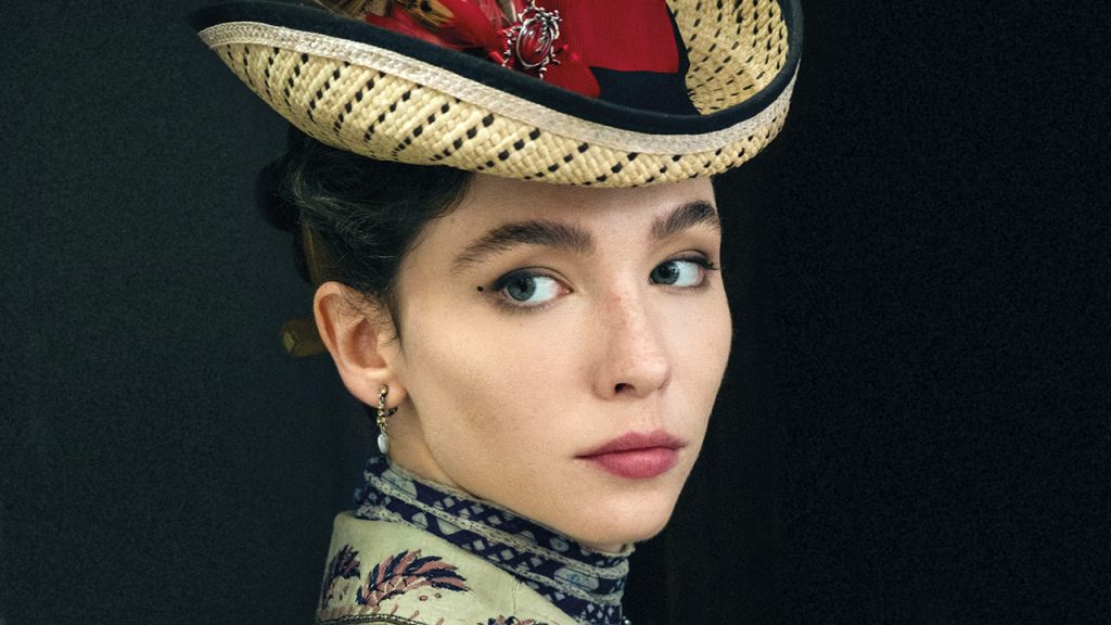 Matilda-De-Angelis-e-Lidia-Poet-in-una-Torino-mai-vista-1024x576 Matilda De Angelis icona di stile: dalla serie La legge di Lidia Poët alla giacca di jeans perfetta per la primavera 2026