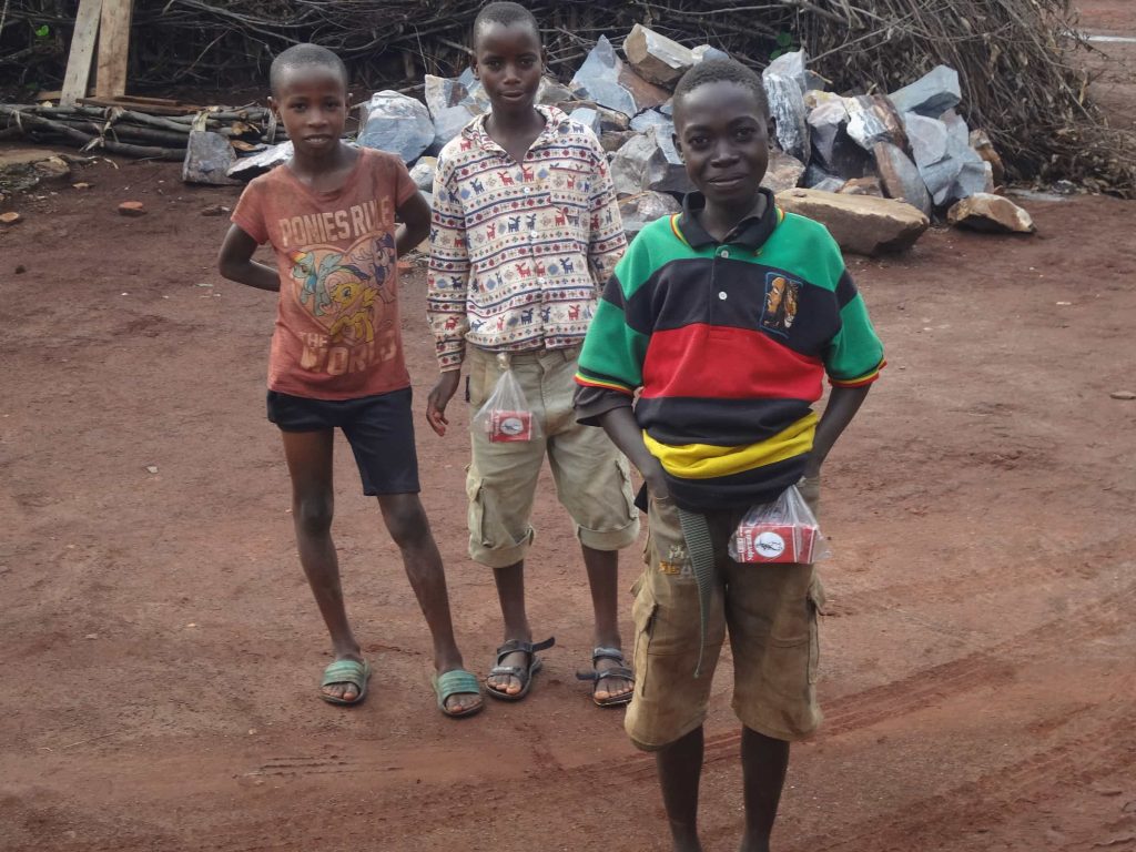 tre-ragazzi-1024x768 Malattia misteriosa in Burundi: sintomi, contagi e ipotesi su un virus ancora sconosciuto