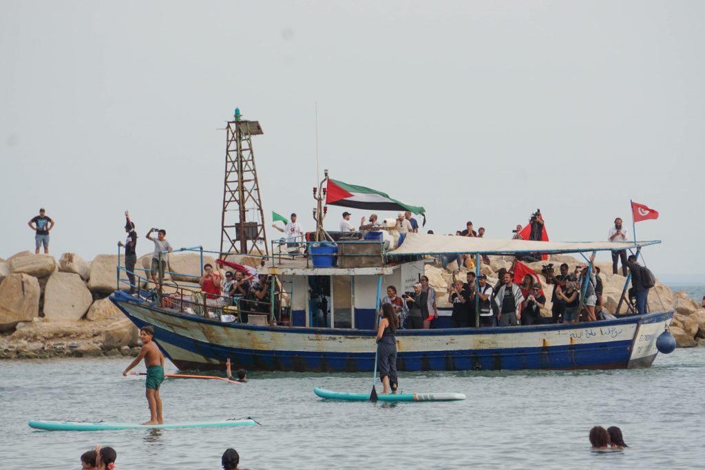 Global_Sumud_Flotilla_Sidi_Bou_Said_Tunis_Tunisia_07-09-2025-05567_16-1024x683 Ben-Gvir deride gli attivisti della Flotilla bendati e in ginocchio: anche Meloni e Tajani condannano le immagini