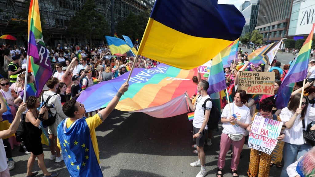 lgbt-gay-pride-polonia-2-1024x576 La Polonia ha riconosciuto per la prima volta un matrimonio tra persone dello stesso sesso. E considerando il suo passato, è una notizia enorme