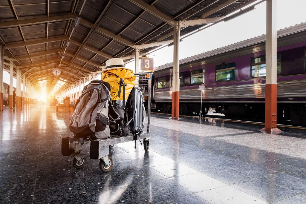 pexels-veerasak-piyawatanakul-392493-1170187-1024x683 Giovani in fuga dal Sud: oltre 300mila under 35 persi in sette anni mentre il Nord continua a crescere