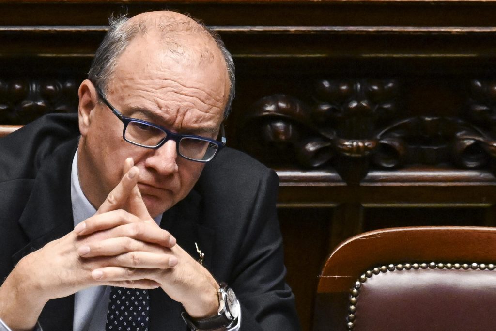 valditara-scaled-1-1024x683 Educazione sessuale a scuola solo con il consenso dei genitori: chi pagherà davvero il prezzo della nuova legge?
