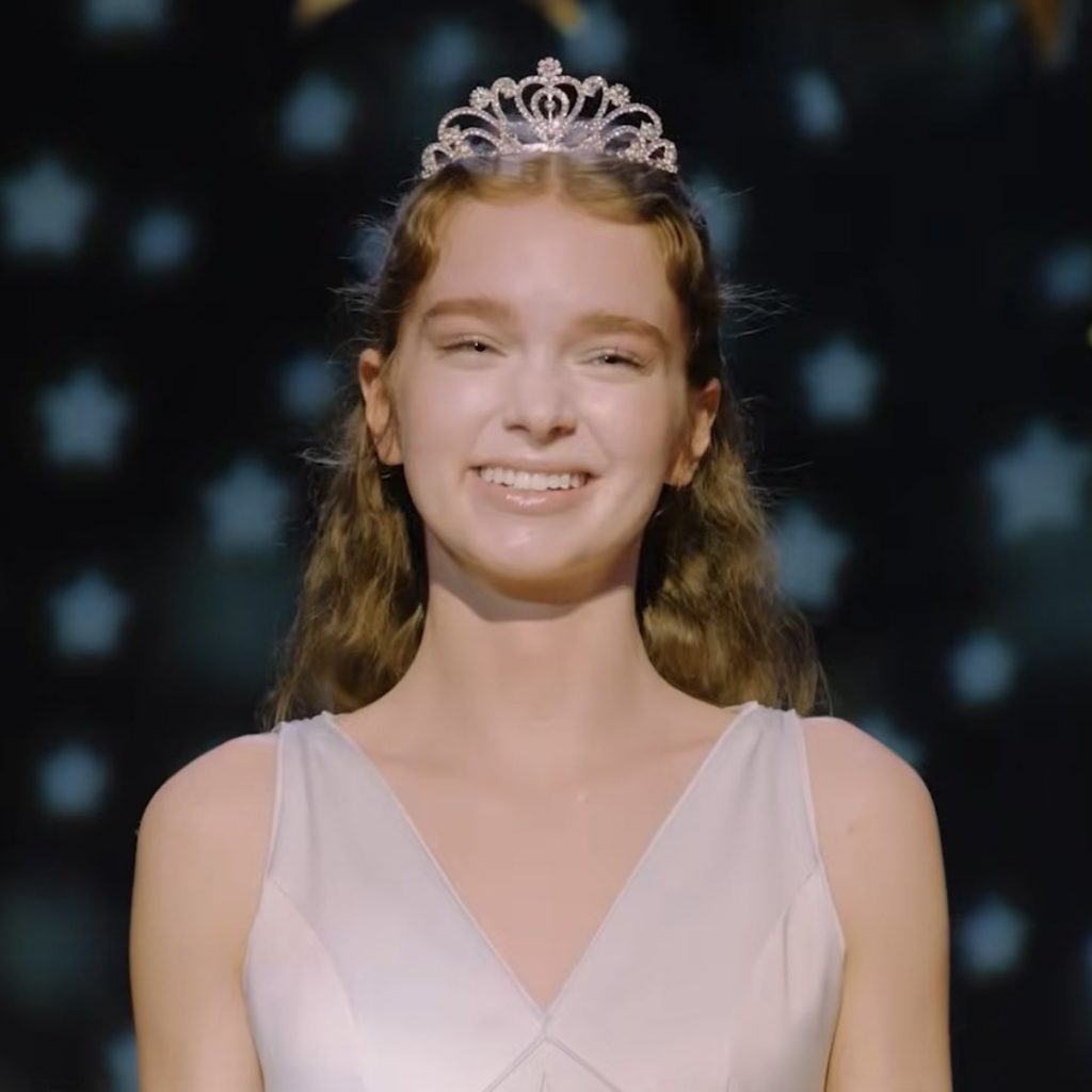 HOHWpXuaoAAQUaI-1024x1024 Carrie: il primo trailer della serie TV di Mike Flanagan promette una nuova versione del classico di Stephen King