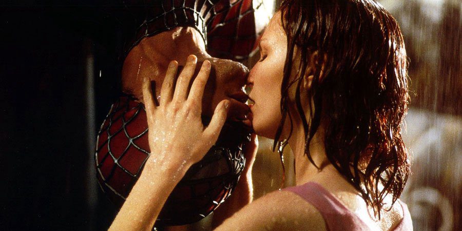 spider-man I baci più iconici della storia del cinema: le scene che hanno fatto sognare intere generazioni