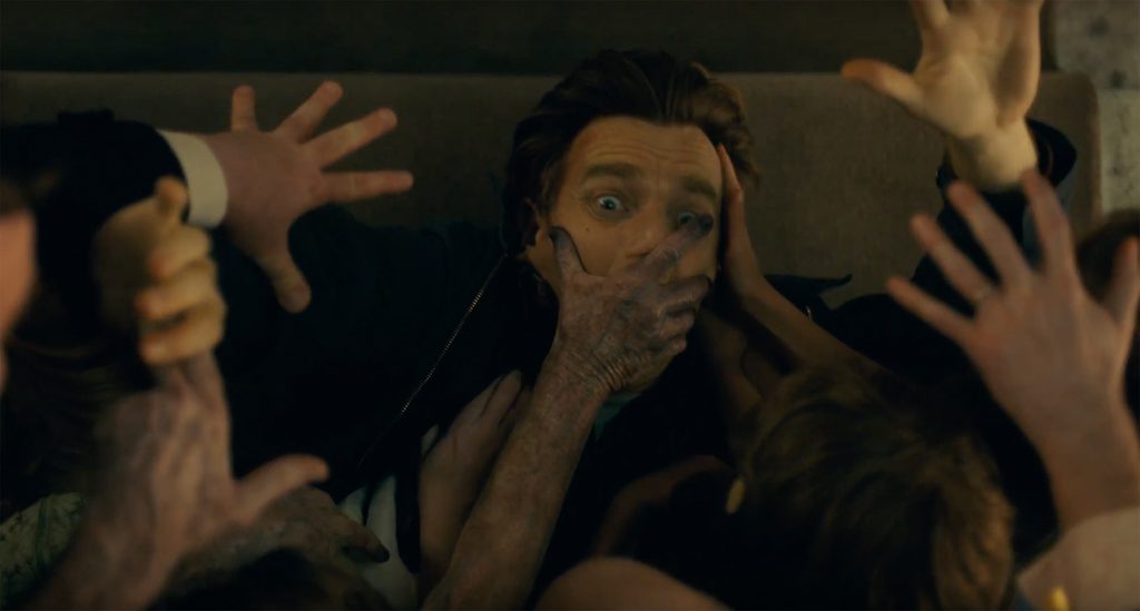 doctor-sleep-recensione-ewan-scena-mani-hands-4-1024x549 Halloween 2026: il "Flanaverse" delle opere di Mike Flanagan