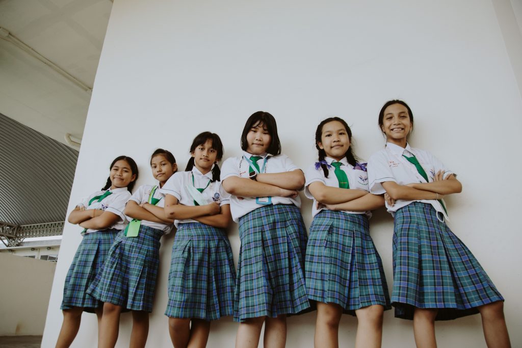 pexels-ron-lach-10646612-1024x683 «Non siamo oggetti, siamo bambine»: la battaglia delle adolescenti britanniche contro la sessualizzazione delle uniformi scolastiche