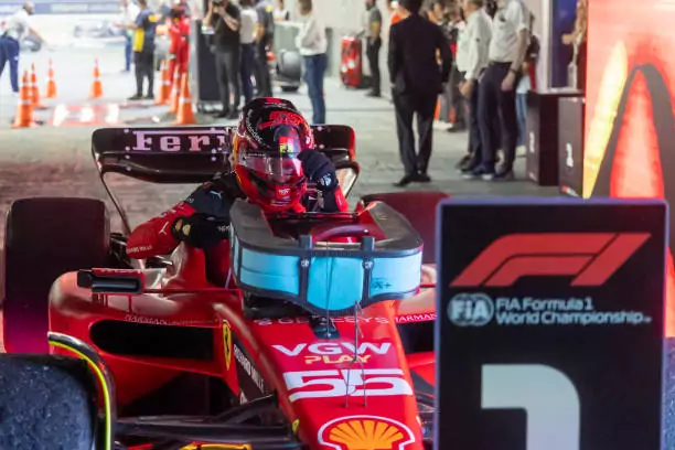 F1: Carlos Sainz vince, ma ai Tifosi della Ferrari non va bene lo stesso
